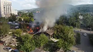 В Красноярске на Судостроительной сгорел старый барак В Красноярске на Судостроительной сгорел старый барак