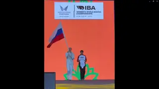 Женская сборная России по боксу вышла на церемонию открытия чемпионата мира с флагом страны Женская сборная России по боксу вышла на церемонию открытия чемпионата мира с флагом страны
