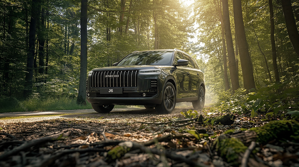 Новый JAECOO J6 хорош и в городе, и на бездорожье. Фото: © ООО «Медведь Альянс»