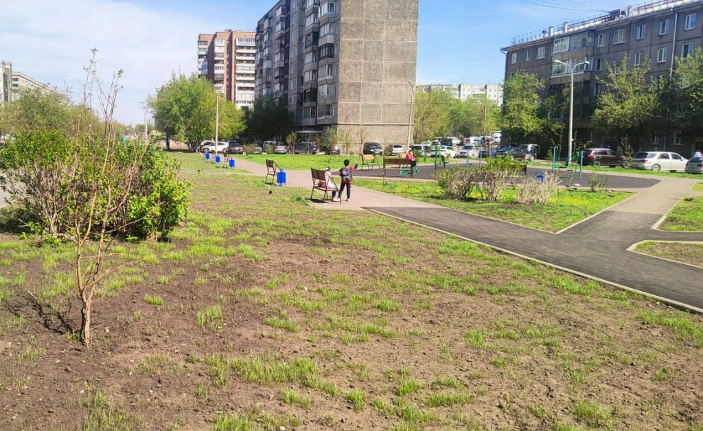 Фото: ул. Щорса. Здесь капитальный ремонт затянулся до октября. Поскольку асфальтирование в дождливо-снежную погоду нецелесообразно, приняли решение восстановить участок в 2024 году