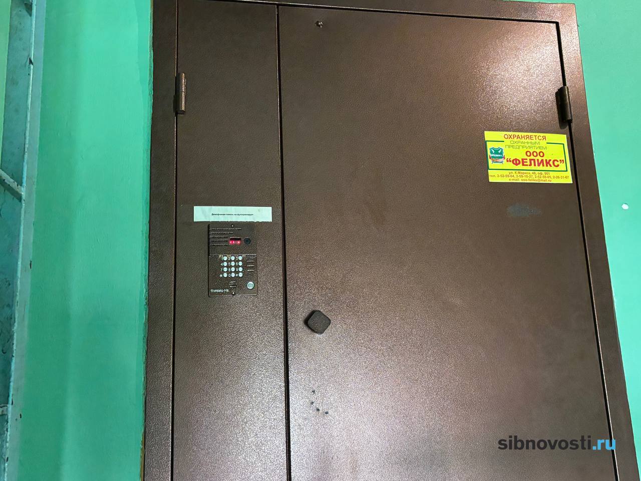 Инцидент произошел за этой дверью. Фото: sibnovosti.ru