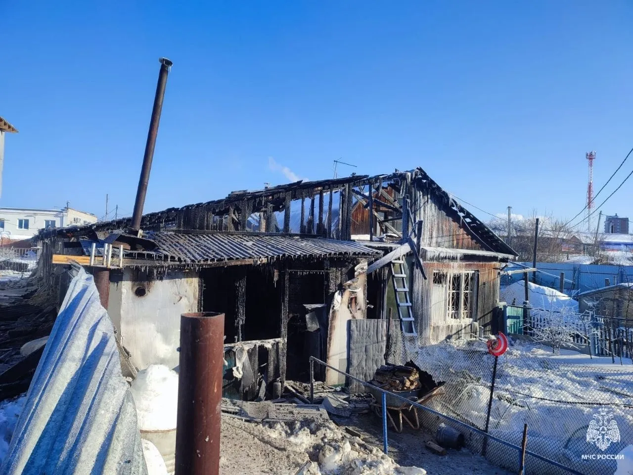 Трое детей и пожилой мужчина пострадали при пожаре в Томске - Сибновости