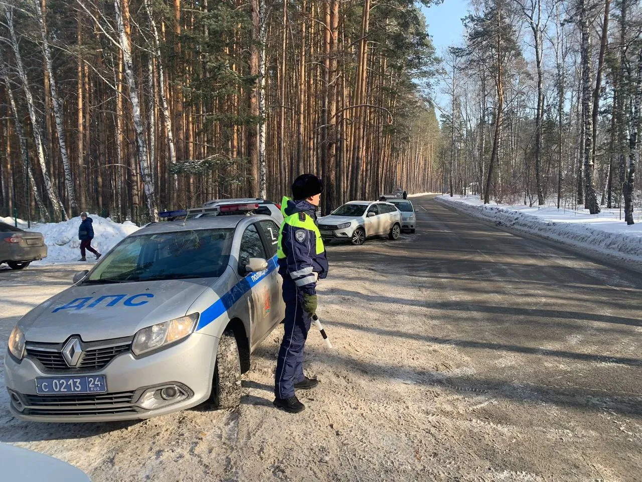 На прошедших выходных красноярцы устроили массовый затор у въезда в  «Юдинскую долину» - Сибновости