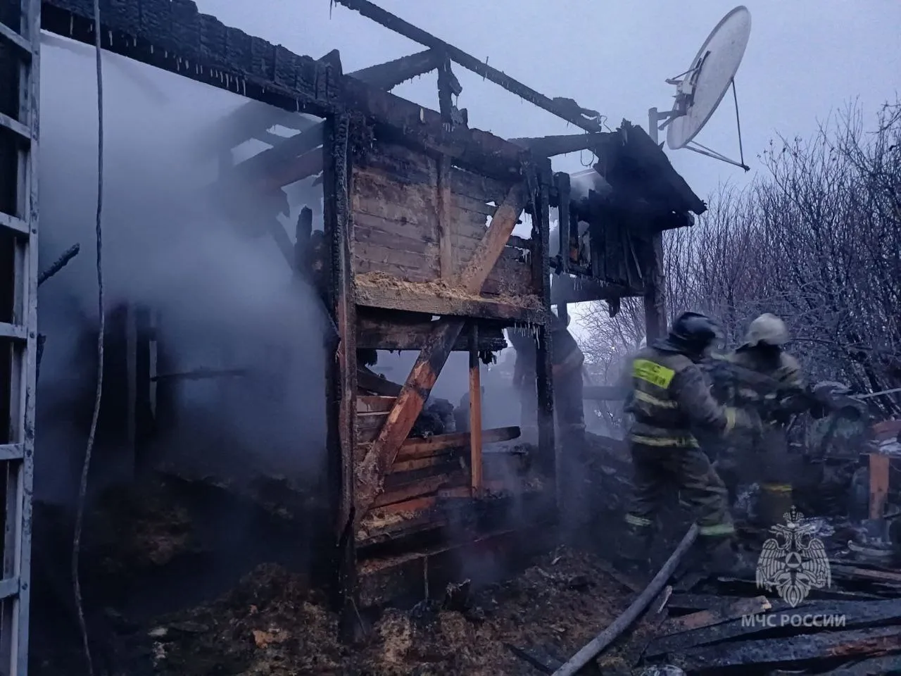 В Красноярском крае два человека погибли при пожаре в частном доме в  Шушенском - Сибновости