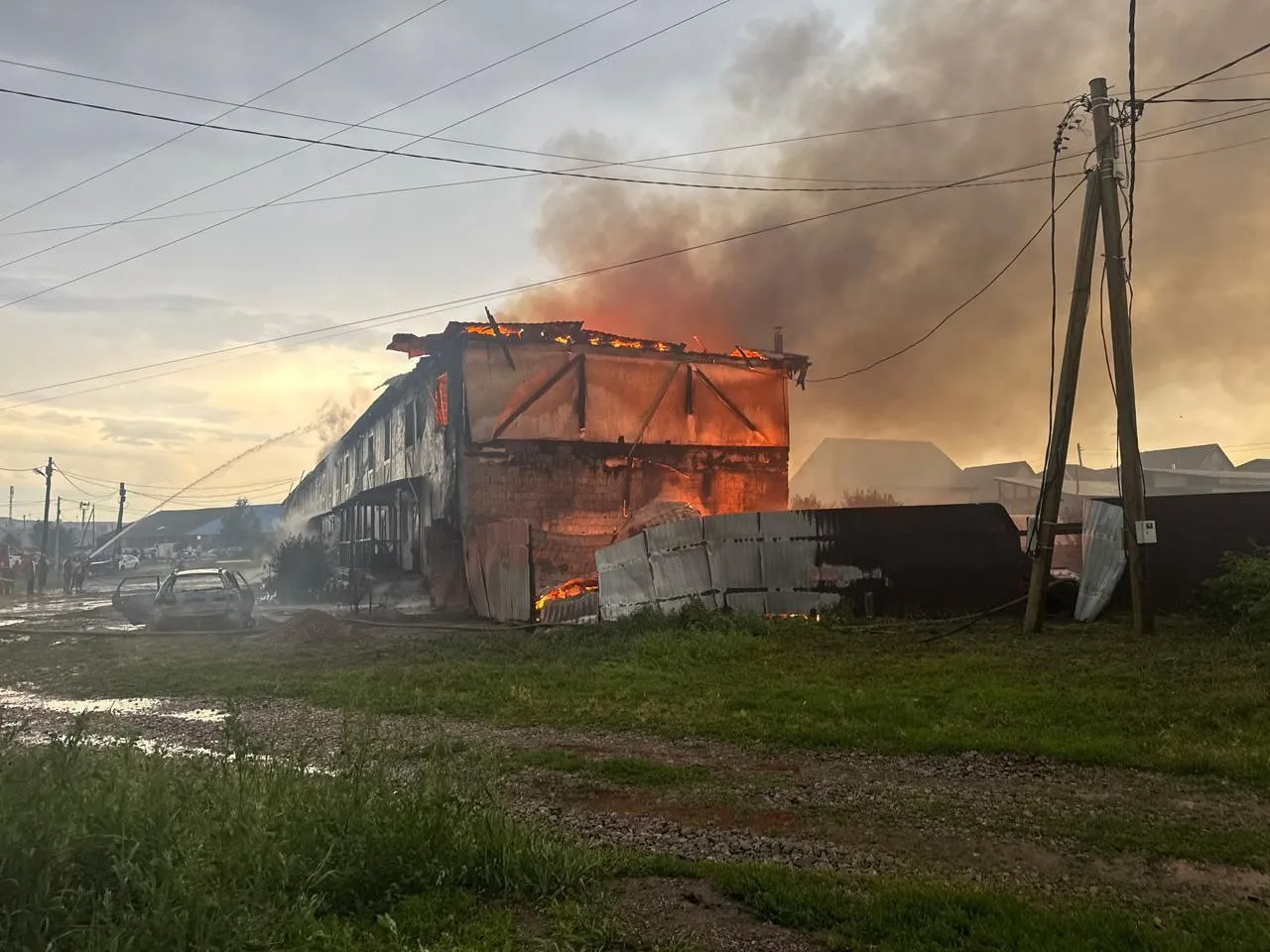 В Коммунарке потушили крупный пожар в жилом таунхаусе