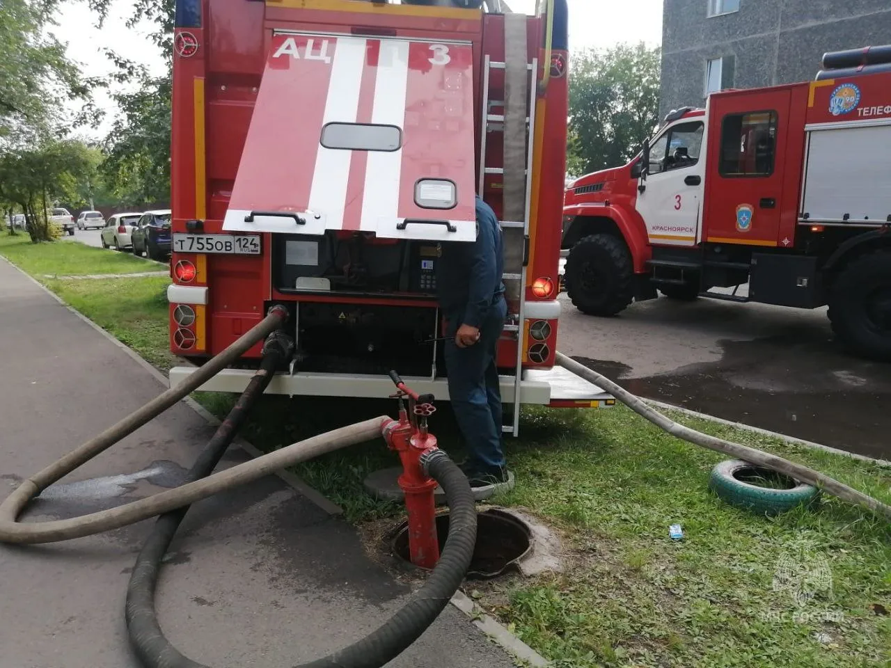 Двух человек спасли при пожаре в многоэтажке на ул. Карбышева в Красноярске  - Сибновости