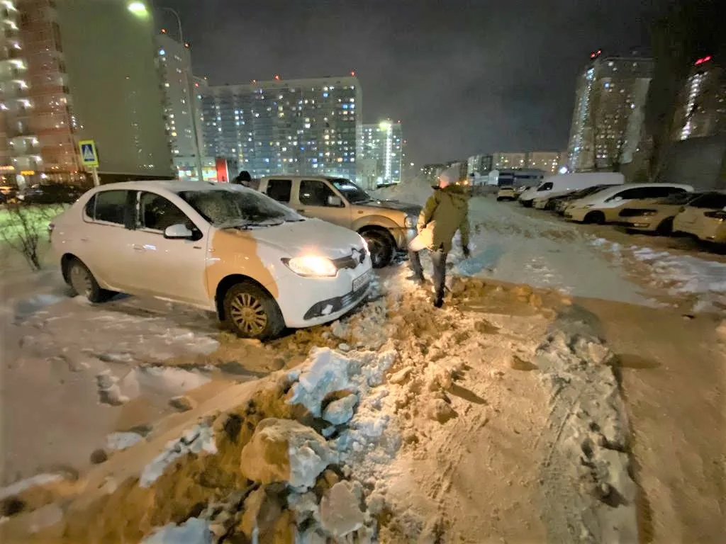 В Красноярске УК могут штрафовать и лишать лицензии за некачественную  уборку снега во дворах - Сибновости