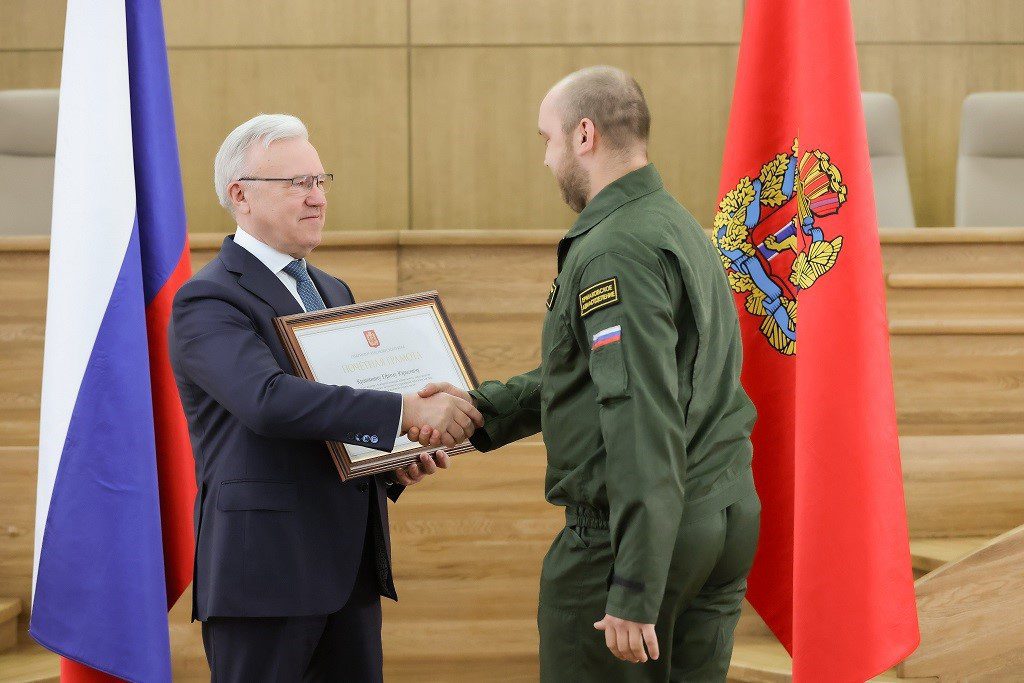 Усс губернатор красноярского отставка. Губернатор награждения Красноярск. Новый губернатор Красноярского края. Губернатор награждает пограничников. Отставка губернатора Красноярского края Усса.