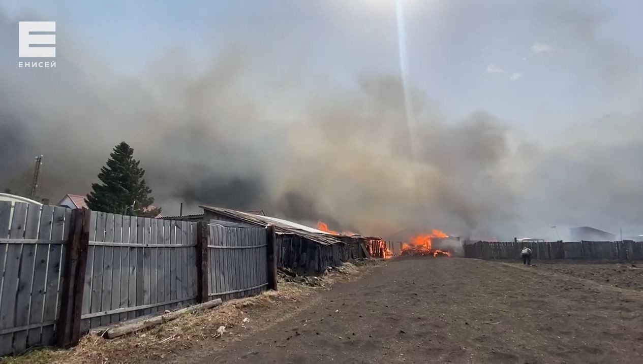 В селе Белый Яр Ачинского района пожар уничтожил улицу - Сибновости