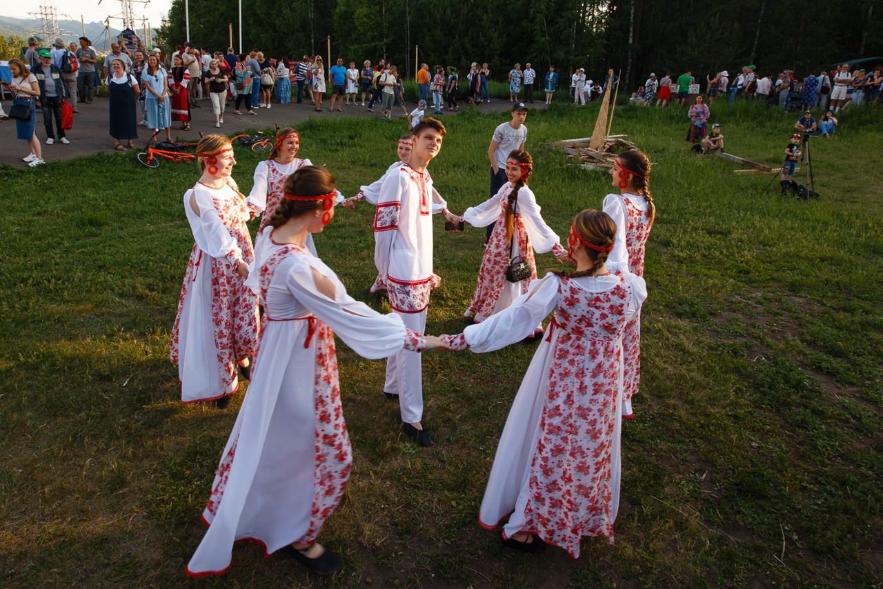 Горячие бабки зажыгают с молодыми | Красивая зрелая бабушка